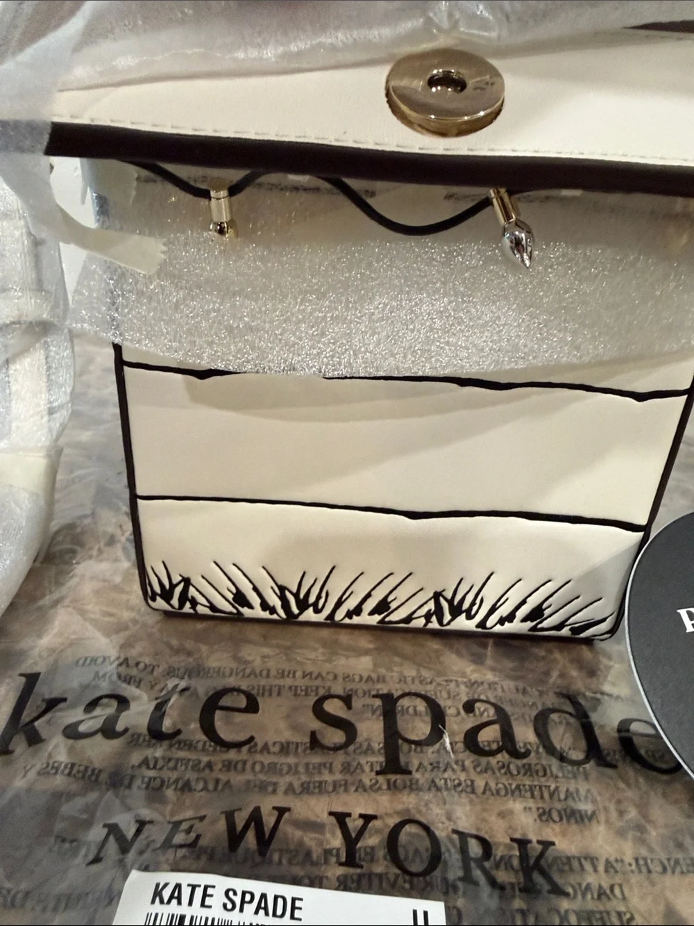 NWT Peanuts X Kate Spade NY Snoopy 3D Dog House Crossbody - Picture 6 of 9
